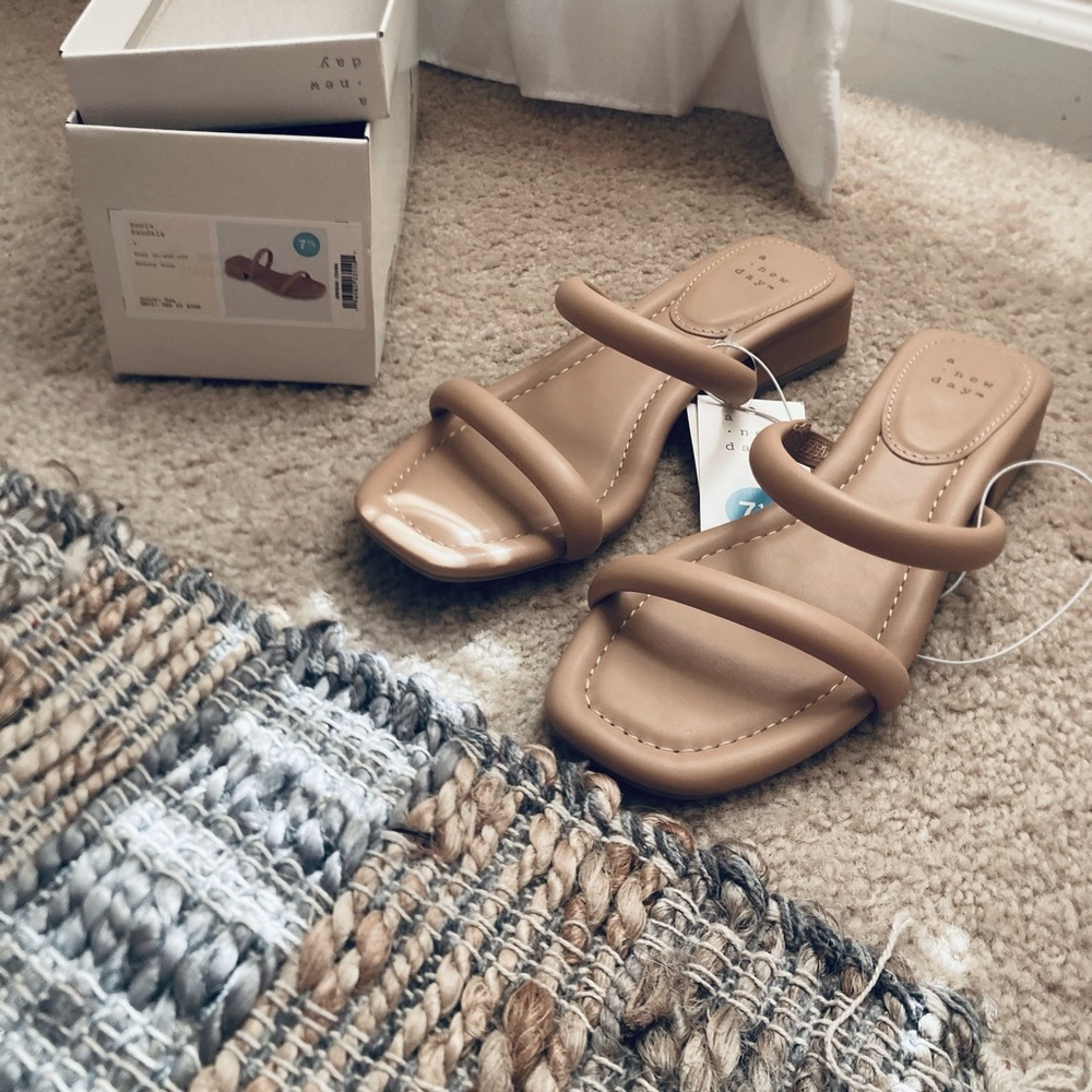 NWT Sandals - Picture 1 of 5